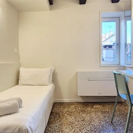 Dimora Ai Frari Apartamento *