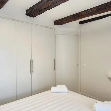 Dimora Ai Frari Apartment