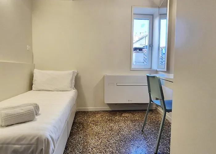 Dimora Ai Frari Apartment