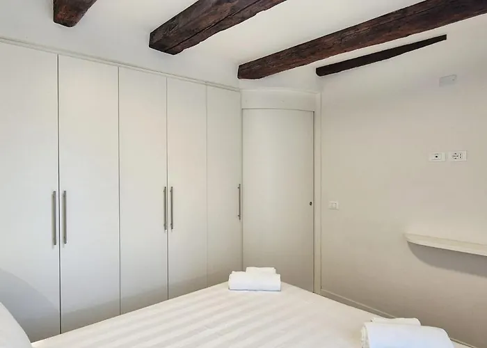 Dimora Ai Frari Apartment