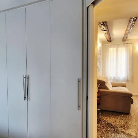 Dimora Ai Frari *
